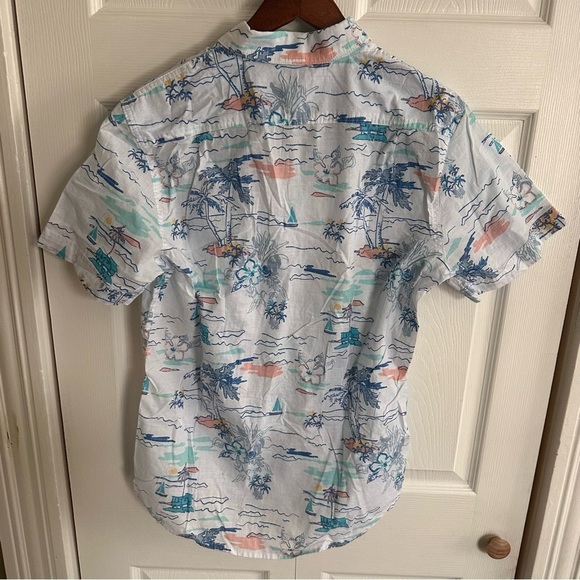 NWT Izod Salt Water Set of 2 Relaxed Button up shirts Medium  Dockside Chambray - Picture 11 of 12